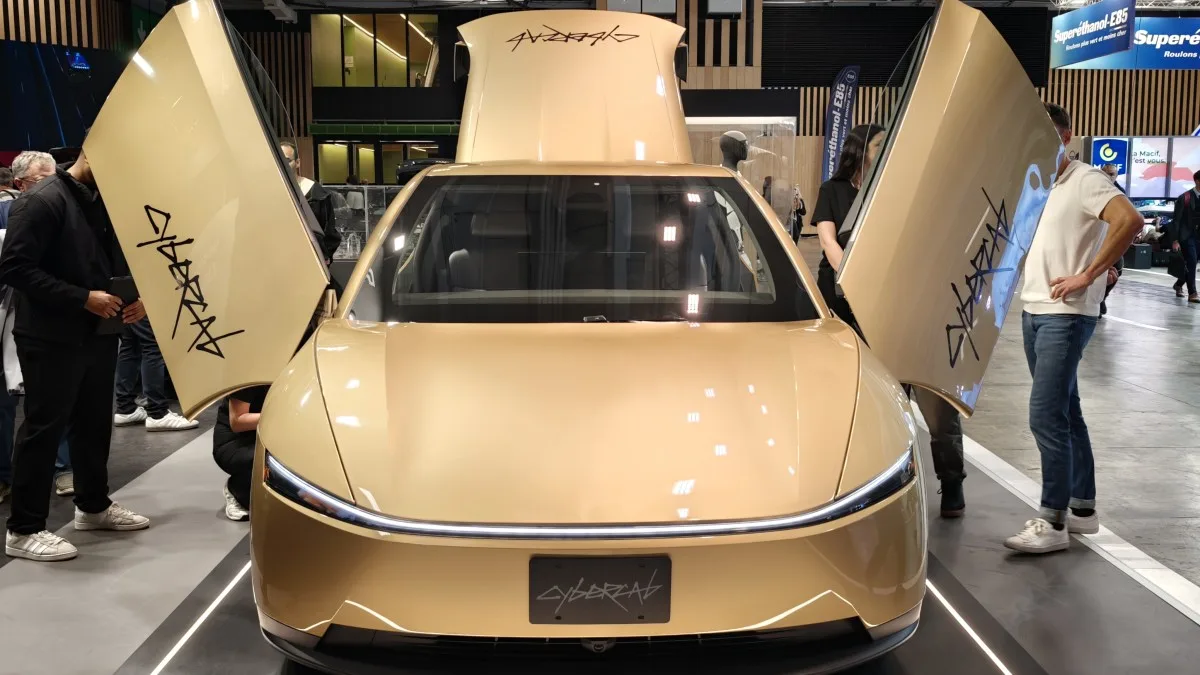 ON A VU LE TESLA CYBERCAB : CE N’EST PAS L’ABSENCE DE VOLANT QUI NOUS A LE PLUS MARQUÉS AU MONDIAL