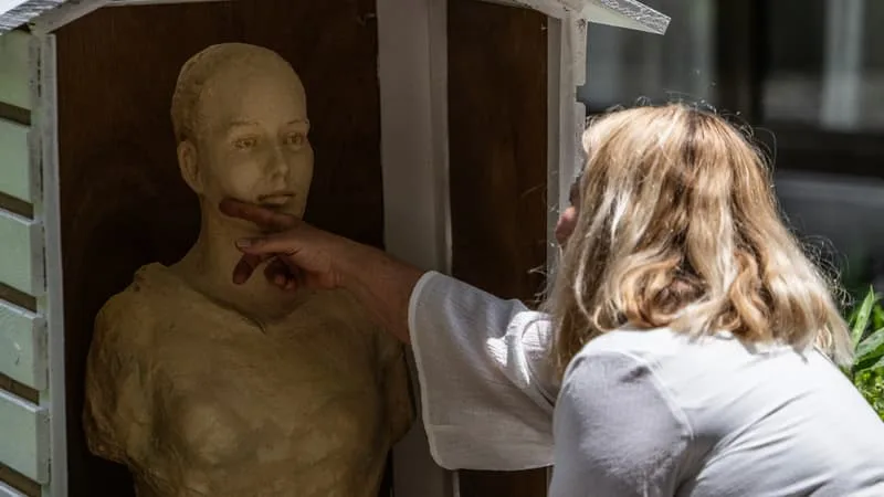 DISPARITION DE TIPHAINE VÉRON: UNE STATUE EN HOMMAGE À LA FRANÇAISE DISPARUE DEPUIS 2018 INAUGURÉE AU JAPON
