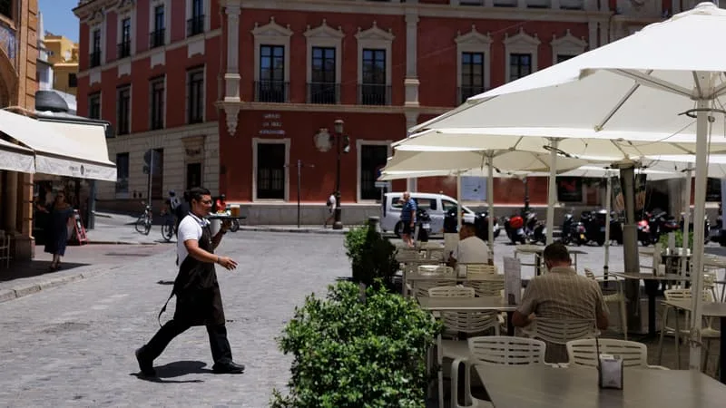 -6% EN ITALIE, -2% EN ESPAGNE ET UN PETIT +0,1% EN FRANCE… À CAUSE DES CHOCS D’INFLATION, LE SALAIRE RÉEL DE BEAUCOUP D’EUROPÉENS A STAGNÉ OU RECULÉ DEPUIS 2021 (ET ÇA VA S’AGGRAVER EN 2026)