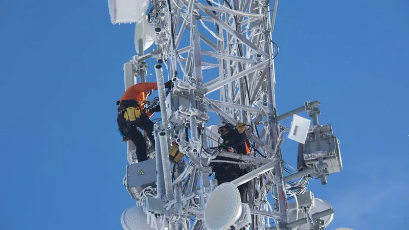 UNE DÉCISION QUI POURRAIT PROVOQUER PLUS DE 350 MILLIARDS D’EUROS « DE PERTES ÉCONOMIQUES » SUR CINQ ANS: UNE QUINZAINE DE PATRONS EUROPÉENS DES TÉLÉCOMS S’OPPOSENT AU BANNISSEMENT DES ÉQUIPEMENTS CHINOIS
