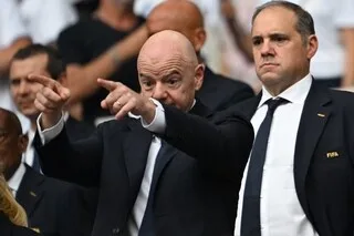 « INFANTINO DANS SON DÉLIRE » : LA PRESSE INTERNATIONALE TACLE LE PRÉSIDENT DE LA FIFA SUR LA VENTE DE LA COUPE DU MONDE
