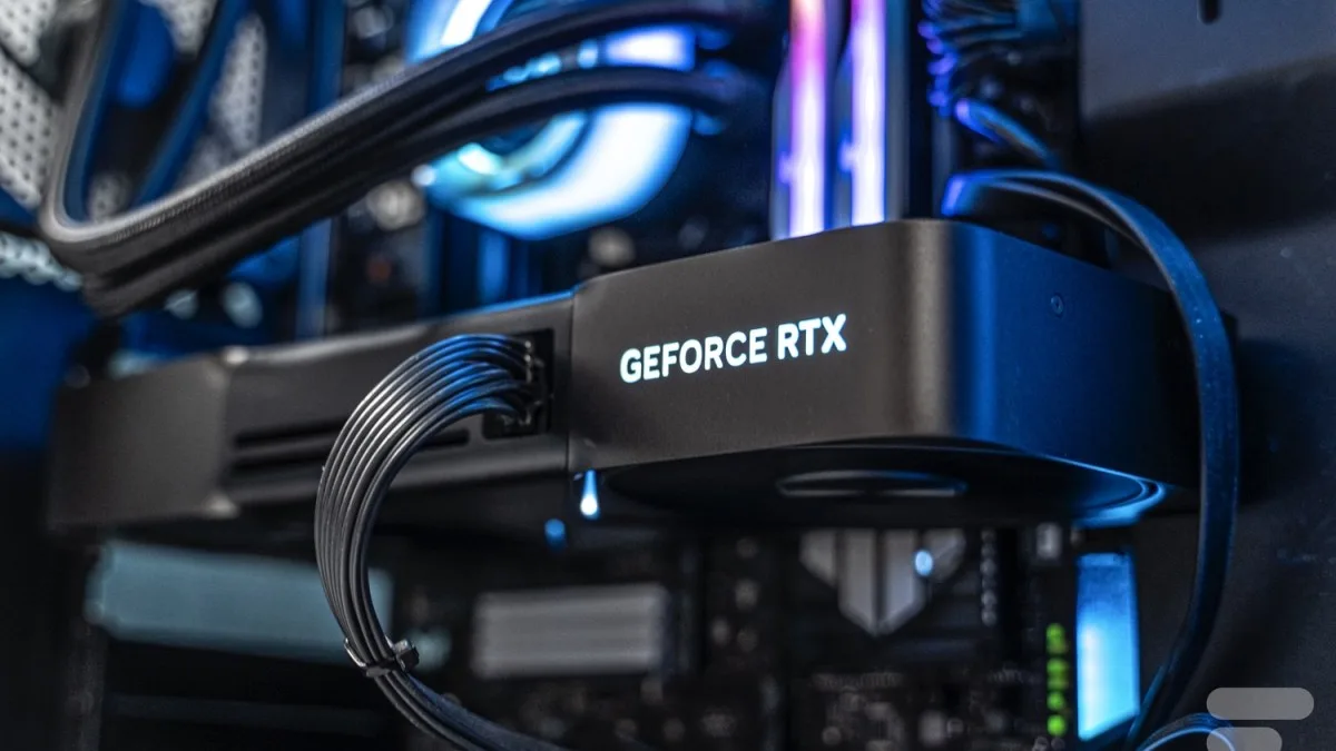 DES MODDEURS SOUDENT L’ALIMENTATION DE LA RTX 5090 POUR CONTOURNER LA SURCHAUFFE DU CONNECTEUR