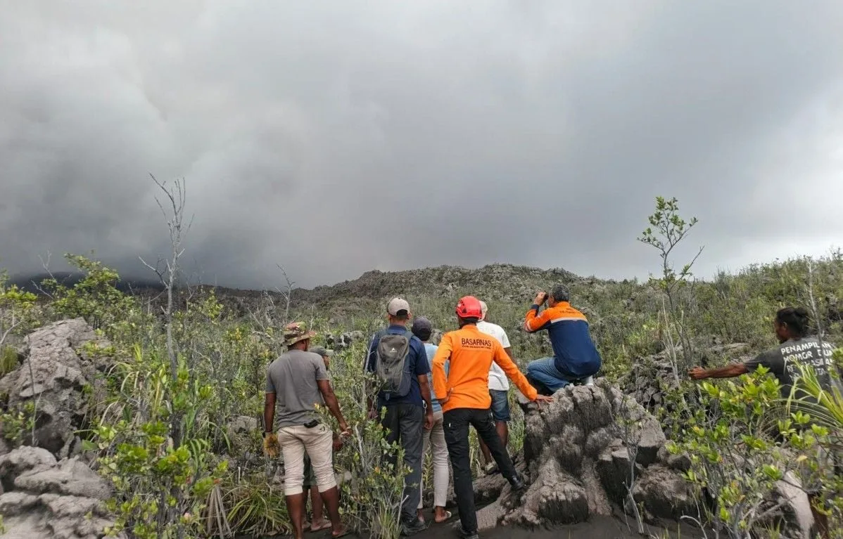 INDONÉSIE : TROIS RANDONNEURS DÉCÉDÉS ET DEUX DISPARUS APRÈS L’ÉRUPTION D’UN VOLCAN