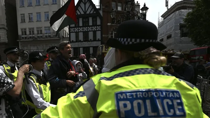 POUR « RESTER EN AVANCE SUR LES CRIMINELS », LA POLICE LONDONIENNE DÉVOILE SA STRATÉGIE ET VA RECOURIR ENCORE PLUS AUX DRONES, À LA RECONNAISSANCE FACIALE ET À L’IA