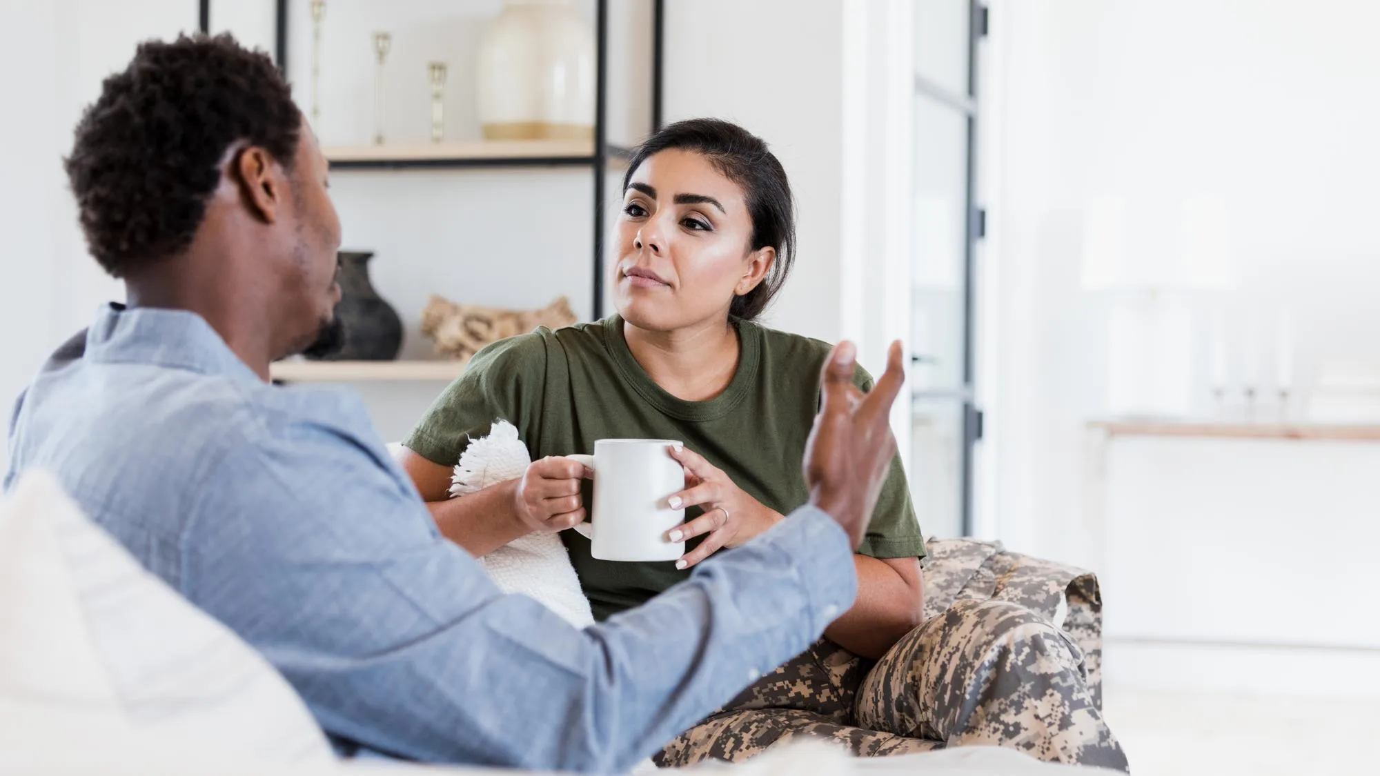 LES CINQ QUESTIONS SIMPLES ET EFFICACES DE CE COUPLE POUR DÉSAMORCER LES CONFLITS