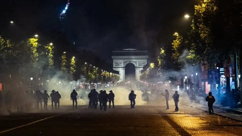 « CEUX QUI CASSENT DOIVENT PAYER »: LE GOUVERNEMENT VEUT FAIRE PAYER LES AUTEURS DES DOMMAGES APRÈS LES VIOLENCES EN MARGE DU SACRE DU PSG