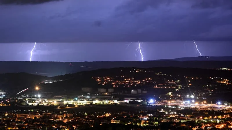 ORAGES: DIX DÉPARTEMENTS PLACÉS EN VIGILANCE ORANGE EN FIN DE JOURNÉE JEUDI, DES RAFALES À 110KM/H ATTENDUES
