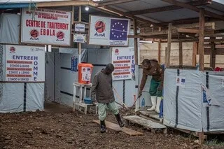 EBOLA : UN MILLIER DE NOUVEAUX CAS RECENSÉS EN DIX JOURS EN RDC