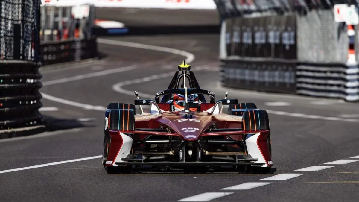 15 SECONDES D’ÉCART : ON ÉTAIT À L’UNIQUE COURSE OÙ LA FORMULE E ÉLECTRIQUE AFFRONTE VRAIMENT LA F1