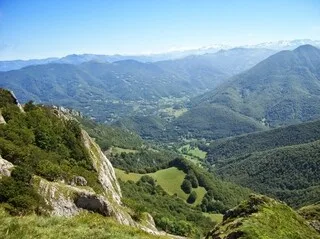 UN 60E PARC NATUREL RÉGIONAL CRÉÉ EN FRANCE : DÉCOUVREZ CE TERRITOIRE PRÉSERVÉ AU CŒUR DES PYRÉNÉES