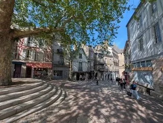 FLÂNERIES À VANNES : DES REMPARTS MÉDIÉVAUX AUX TRÉSORS SAUVAGES DU GOLFE DU MORBIHAN