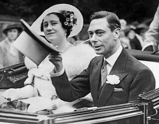 QUI ÉTAIT L’ORTHOPHONISTE DU ROI GEORGE VI, CONNU POUR SES MÉTHODES INNOVANTES, QUI LE LIBÉRA DE SON BÉGAIEMENT ?