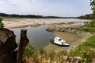 LE DANUBE, L’UN DES PLUS LONGS FLEUVES D’EUROPE, EST PRESQUE À SEC
