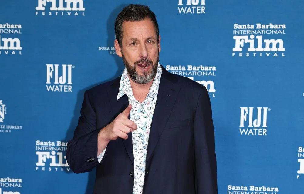 ADAM SANDLER A OFFERT À TRAVIS KELCE LE MEILLEUR DES CONSEILS APRÈS L’AVOIR MARIÉ À TAYLOR SWIFT