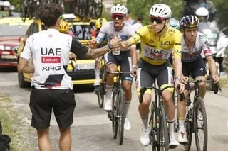 TOUR DE FRANCE. DEUX COUREURS DE MOINS PAR ÉQUIPE : L’IDÉE DE BAUKE MOLLEMA POUR CONTRER LA DOMINATION DE POGACAR ET UAE