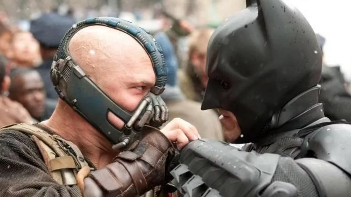 DC STUDIOS : POURQUOI PRIORISER LE FILM BANE & DEATHSTROKE APRÈS LE CRASH DE SUPERGIRL EST UNE GRAVE ERREUR