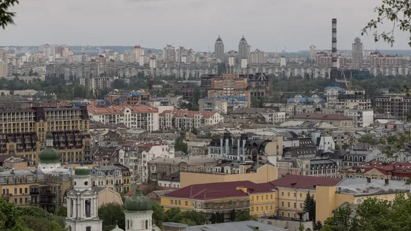 GUERRE EN UKRAINE: LE BILAN DE L’ATTAQUE MASSIVE RUSSE SUR KIEV MONTE À 24 MORTS