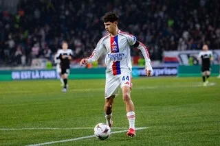 OL. BLESSÉ À UNE CHEVILLE À L’ENTRAINEMENT, LE JEUNE KHALIS MERAH SERA ABSENT PLUSIEURS SEMAINES