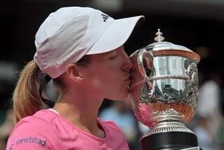ENTRETIEN. « ROLAND-GARROS ET MOI, C’EST UNE GRANDE HISTOIRE D’AMOUR » : LES CONFIDENCES DE JUSTINE HÉNIN