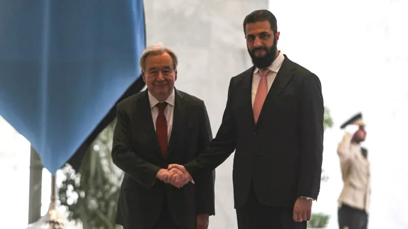 EN SYRIE, LE CHEF DE L’ONU RÉCLAME UNE AIDE INTERNATIONALE À UN « MOMENT CHARNIÈRE » ET LE RESPECT DE LA SOUVERAINETÉ DU PAYS