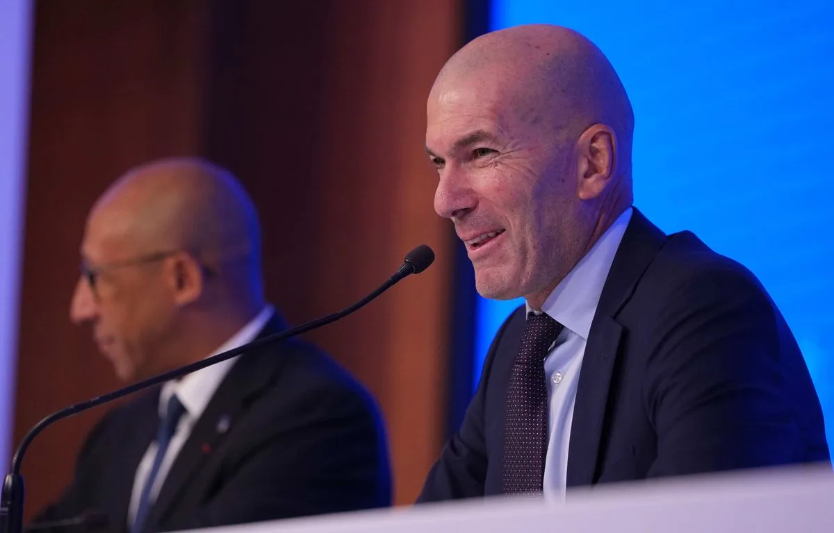 ZINÉDINE ZIDANE SÉLECTIONNEUR DES BLEUS : « UN RÊVE » POUR ZIZOU, QUI A PASSÉ « CINQ ANS À ATTENDRE CE JOUR-LÀ »… REVIVEZ SON GRAND ORAL AVEC NOUS