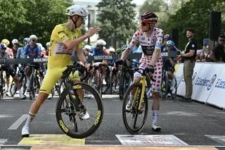 TOUR DE FRANCE. POGACAR ET VINGEGAARD RÉVEILLÉS EN PLEINE NUIT POUR UN CONTRÔLE ANTIDOPAGE, UAE ET VISMA ENRAGENT