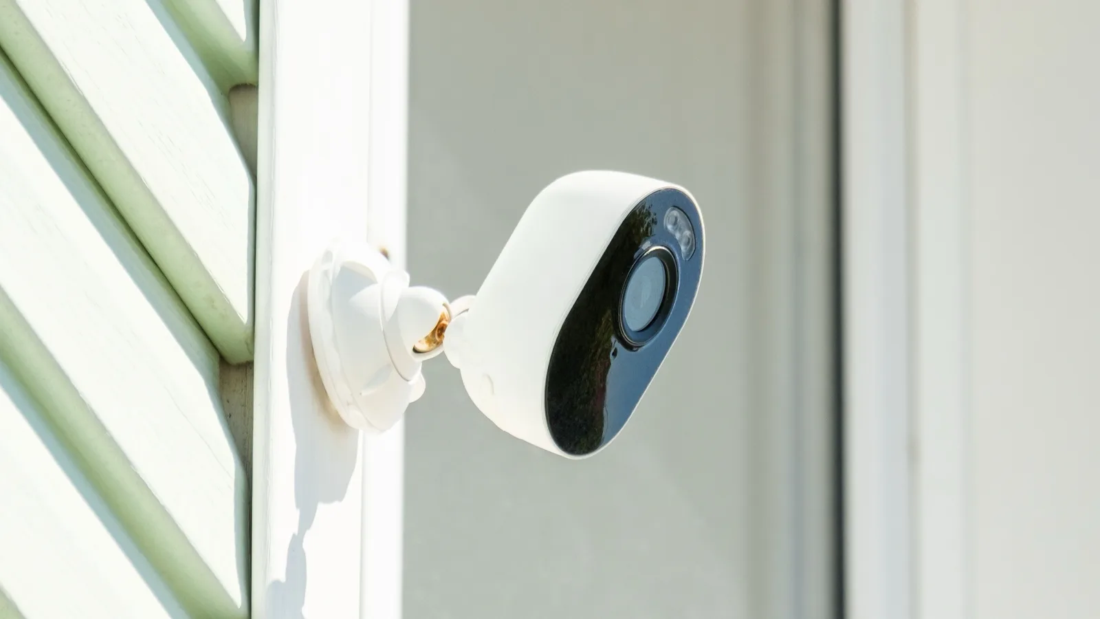 MAISON CONNECTÉE ET CANICULE : LES BONS GESTES POUR ÉVITER LA PANNE QUAND LE THERMOMÈTRE S’AFFOLE