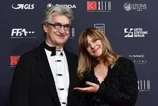 LE RÉALISATEUR WIM WENDERS RETIRE SON FILM DE 1975 MONTRANT L’ACTRICE NASTASSJA KINSKI SEINS NUS À 13 ANS