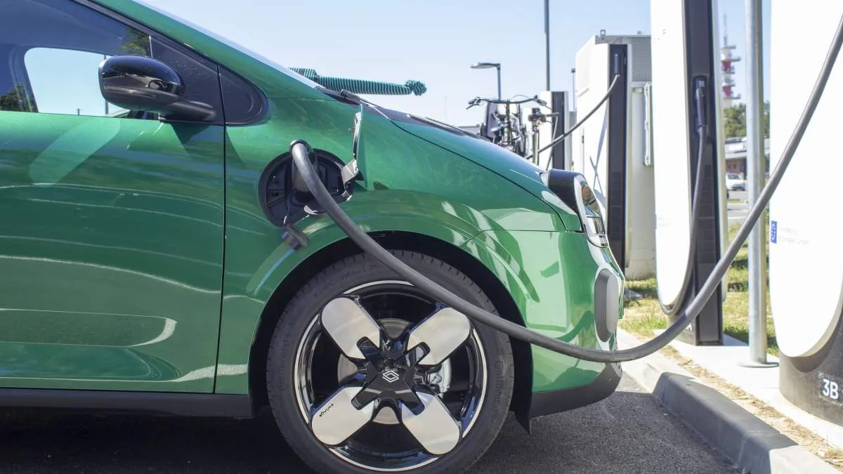 L’ITALIE S’EFFONDRE, LA FRANCE EXPLOSE : CE QUE CACHENT LES 25 % DE PART DE MARCHÉ DES VOITURES ÉLECTRIQUES EN EUROPE EN JUILLET