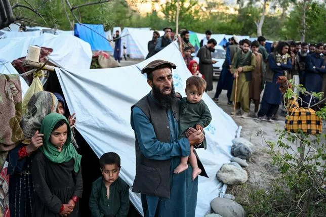 LA FAMINE CONTINUE DE RAVAGER L’AFGHANISTAN : “PAPA, DONNE-NOUS DU PAIN”