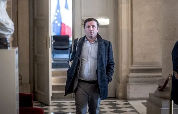LE DÉPUTÉ LFI AURÉLIEN TACHÉ VA ÉDITER SON LIVRE CHEZ VINCENT BOLLORÉ, LES INSOUMIS DÉSAPPROUVENT