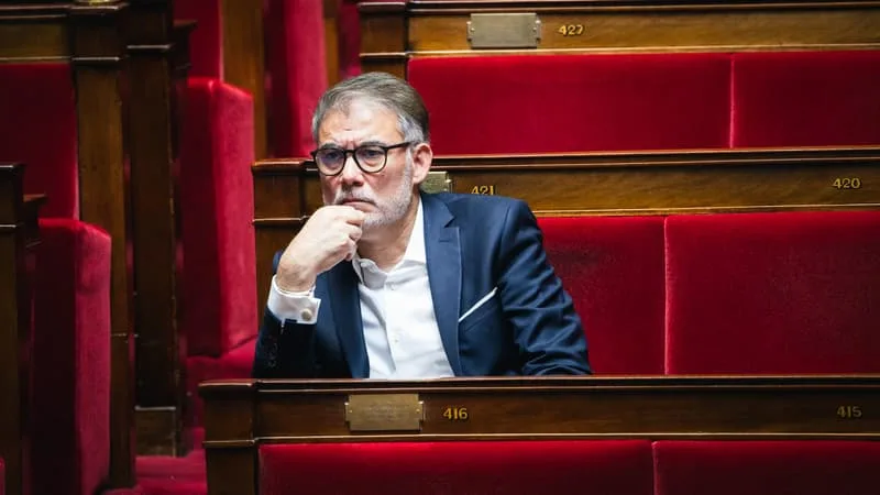 « SI JE N’AVAIS PAS ÉTÉ LÀ, EST-CE QUE LE PARTI SOCIALISTE SERAIT ENCORE LÀ AUJOURD’HUI? »: OLIVIER FAURE SE DÉFEND APRÈS AVOIR ÉTÉ MINORITAIRE SUR LA MOTION DE CENSURE