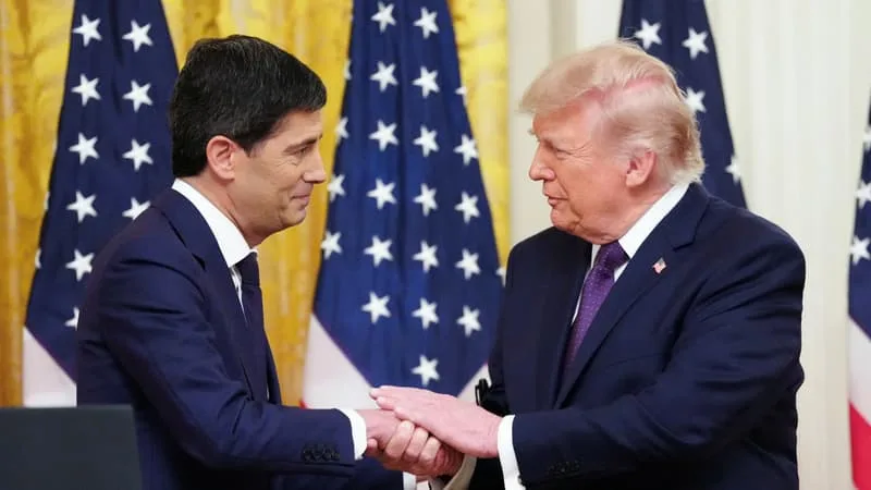 « C’EST OK, PEU IMPORTE »: DONALD TRUMP CHANGE DE TON ET DIT « SE LAISSER GUIDER » PAR KEVIN WARSH, QUI VEUT ORIENTER LA FED VERS LA LUTTE CONTRE L’INFLATION