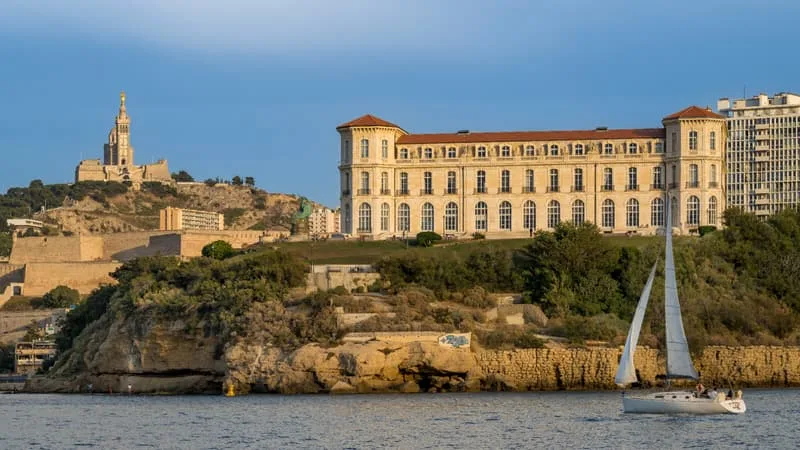« PLUS DE CLIMATISATION »: UNE PANNE DE COURANT DE PLUS DE 24H PARALYSE LE QUARTIER DU PHARO À MARSEILLE