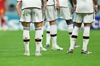 COUPE DU MONDE. POURQUOI LES JOUEURS FONT-ILS DES TROUS DANS LEURS CHAUSSETTES LORS DES MATCHES DU MONDIAL