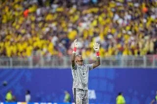 UN RECORD HISTORIQUE EN COUPE DU MONDE : QUI EST ELOY ROOM, LE GARDIEN DE CURAÇAO QUI A DÉGOÛTÉ L’ÉQUATEUR ?