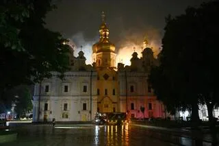 GUERRE EN UKRAINE : LA CATHÉDRALE DE LA DORMITION, CLASSÉE À L’UNESCO, INCENDIÉE APRÈS DES FRAPPES RUSSES SUR KIEV