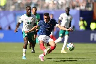ENTRETIEN. JEAN‑PIERRE PAPIN : « LA CONNEXION MBAPPÉ-OLISE EST EN TRAIN DE SE FAIRE, AVEC DEMBÉLÉ J’Y CROIS MOINS… »