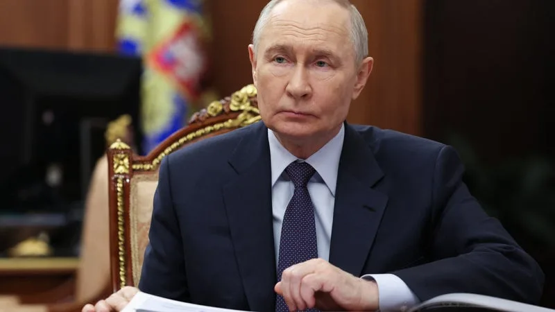 UNE ENTREPRISE RUSSE SUR TROIS DÉFICITAIRE, PAS DE PRIME À NOËL POUR LES SALARIÉS, MOINS D’1% DE CROISSANCE… ÉTOUFFÉE PAR DES TAUX D’INTÉRÊT À 20%, LA RUSSIE TOUCHE AUX LIMITES D’UNE ÉCONOMIE DE GUERRE