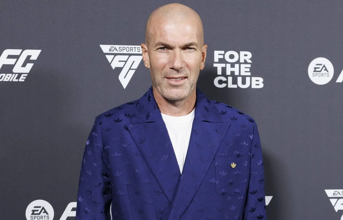 EN DIRECT PRÉSENTATION DE ZINÉDINE ZIDANE : EFFERVESCENCE AU SIÈGE DE LA FFF… SUIVEZ LA CONFÉRENCE DE PRESSE DU NOUVEAU SÉLECTIONNEUR AVEC NOUS…