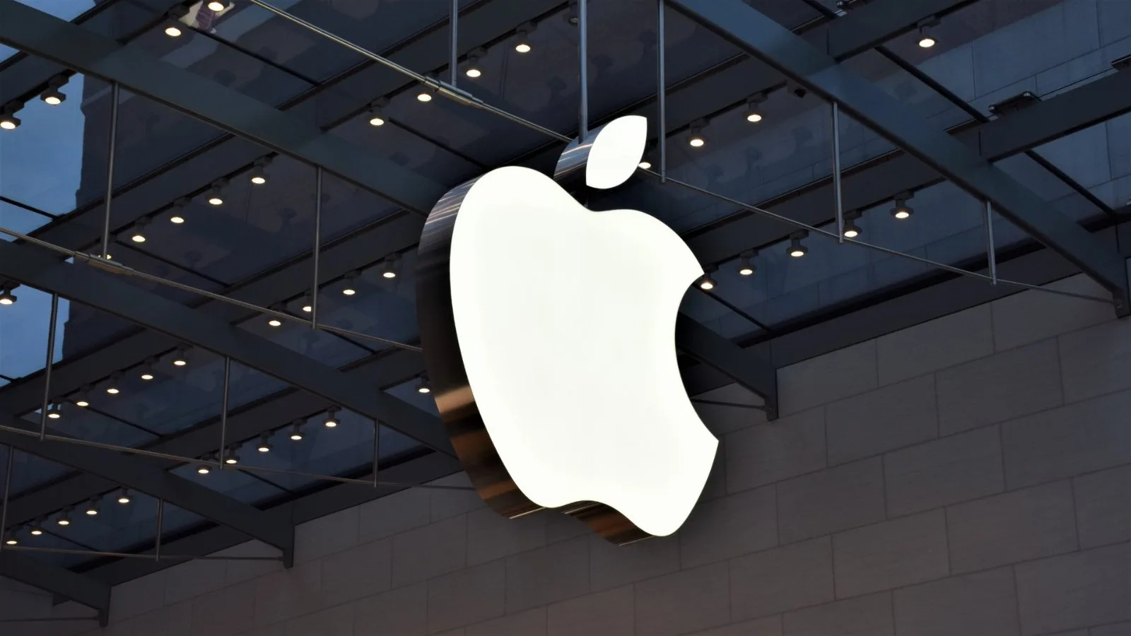 MALGRÉ LES TENSIONS SUR LES COMPOSANTS, APPLE AFFICHE DES PRÉVISIONS OPTIMISTES