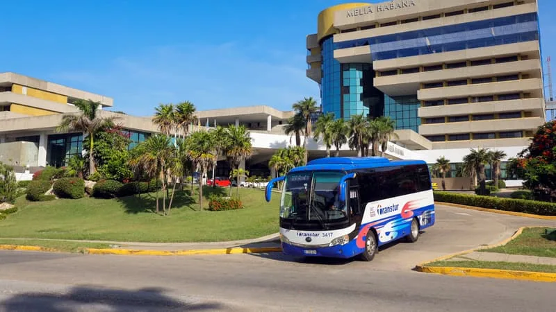 SON TOURISME CONNAÎT UNE « PARALYSIE QUASI TOTALE »: PLUS DE 70% DES HÔTELS DE CUBA ONT FERMÉ EN RAISON DES SANCTIONS AMÉRICAINES