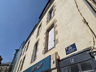 « SEUL, TERRASSÉ PAR LA CHALEUR » : IL MEURT PAR 45 DEGRÉS DANS SON APPARTEMENT À VANNES, À CAUSE DE LA CANICULE