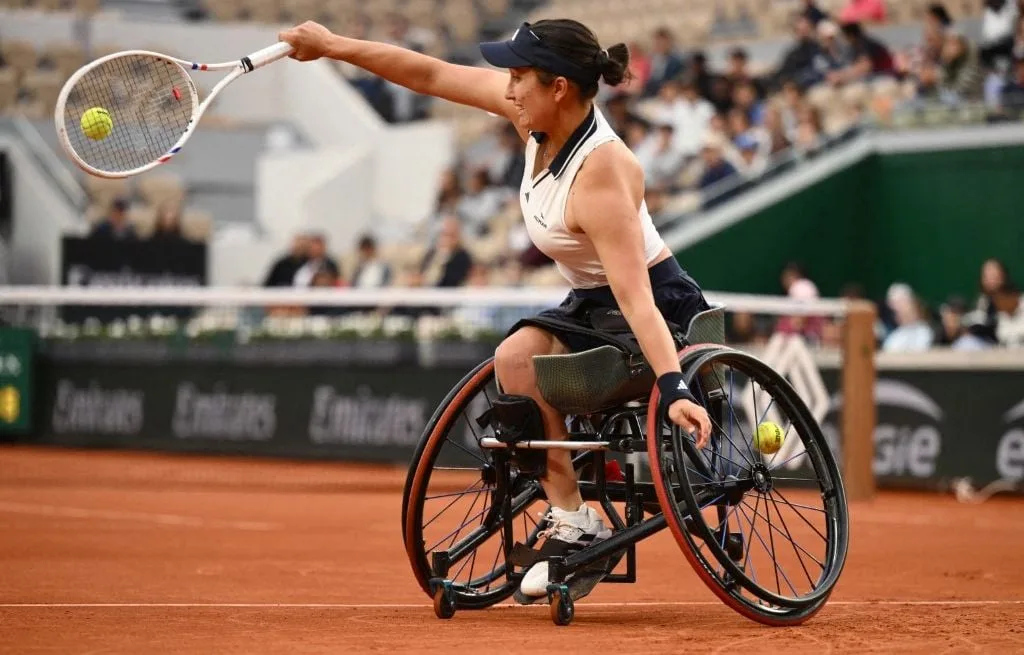ROLAND-GARROS EN DIRECT : UNE JOUEUSE FRANÇAISE VISE LE TITRE EN FAUTEUIL AVANT LA GRANDE FINALE ENTRE CHWALENSKA ET ANDREEVA…SUIVEZ LA JOURNÉE ICI