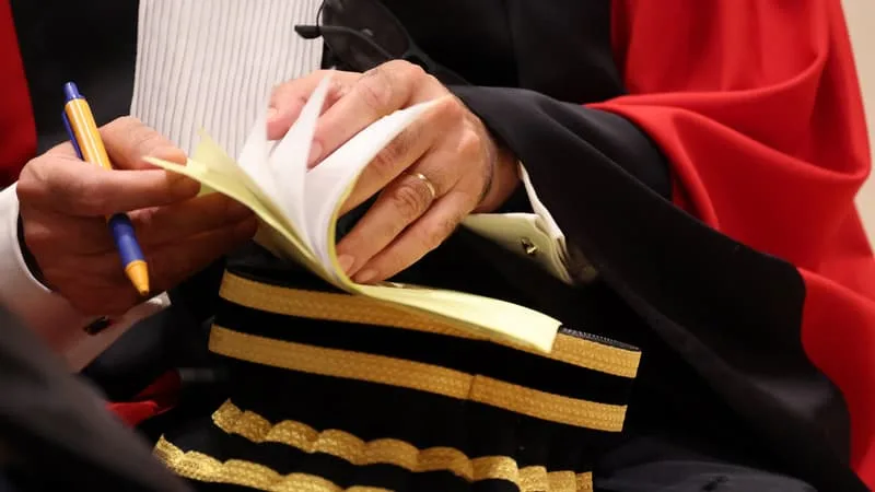 « UN HOMME DANGEREUX, QUI RÉCIDIVAIT »: APRÈS UNE PREMIÈRE PLAINTE CLASSÉE SANS SUITE, UN HOMME SUSPECTÉ DE VIOLS PLACÉ EN DÉTENTION PROVISOIRE APRÈS L’ÉLAN DE L’AFFAIRE LYHANNA