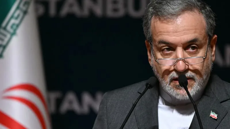 GUERRE AU MOYEN-ORIENT: L’IRAN DÉNONCE UNE « VIOLATION FLAGRANTE » DE L’ACCORD APRÈS DES FRAPPES AMÉRICAINES