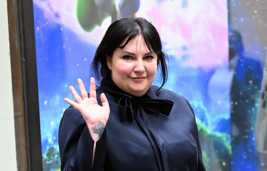 LENA DUNHAM A OUBLIÉ QU’ELLE N’ÉTAIT PAS DOTÉE DE CETTE APTITUDE INDISPENSABLE POUR PARTICIPER AU « MEILLEUR PÂTISSIER »