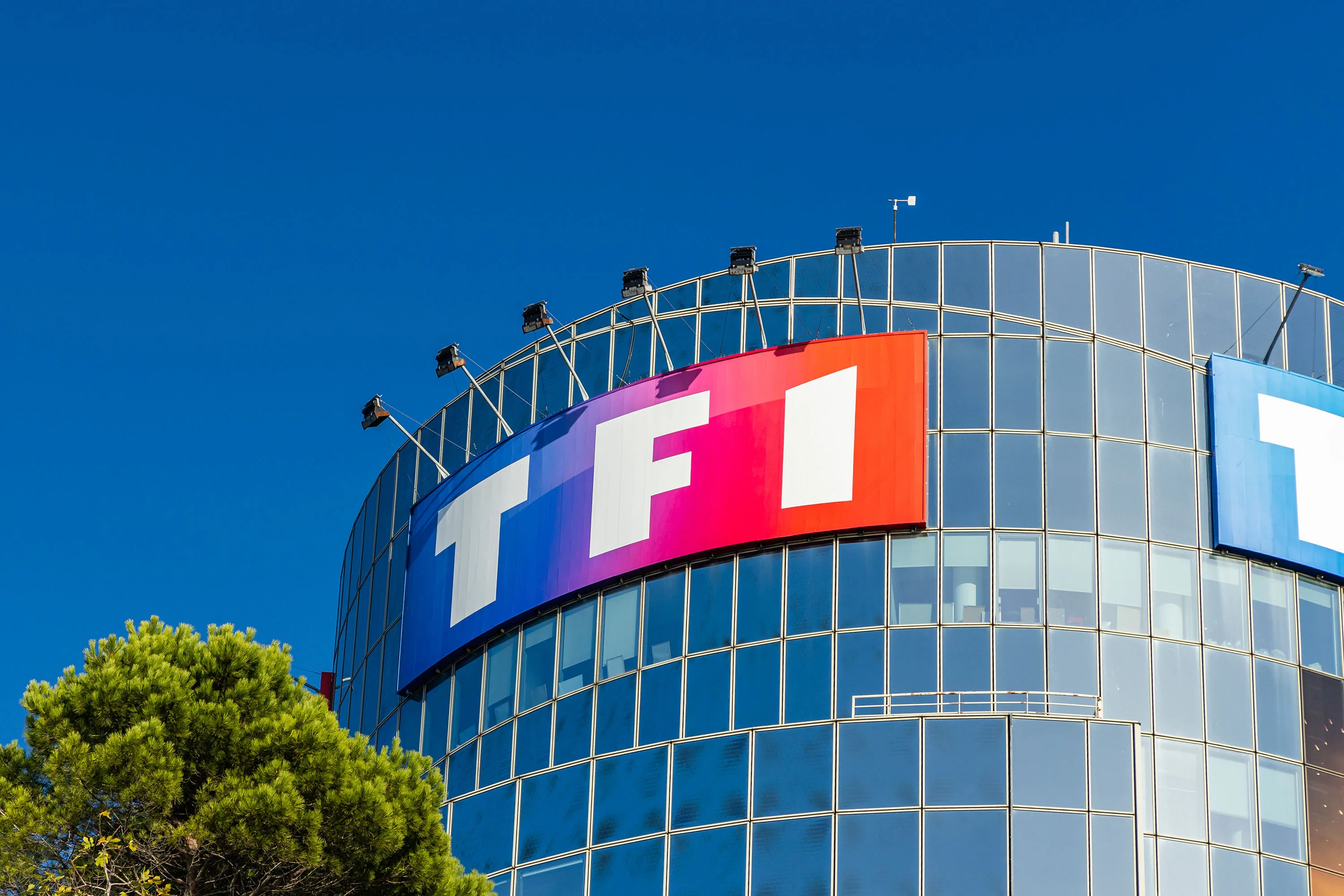 TF1 REJOINT NETFLIX : DIRECT, REPLAY ET PROGRAMMES CULTES ACCESSIBLES DÈS AUJOURD’HUI SUR LA PLATEFORME