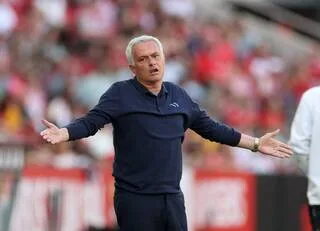 « AUCUN CONTACT », JOSÉ MOURINHO DÉMENT LES RUMEURS AUTOUR D’UN ÉVENTUEL RETOUR AU REAL MADRID