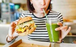 POURQUOI AVONS-NOUS SI SOIF EN MANGEANT DES REPAS SALÉS ?